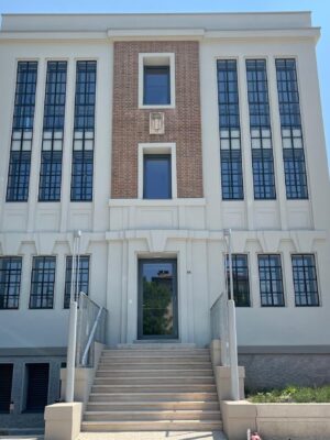 Ex centrale del latte. La facciata storica vincolata alla Soprintendenza alle Belle Arti